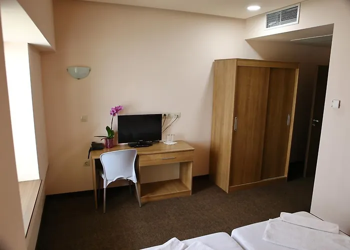 Ξενοδοχείο Iris *