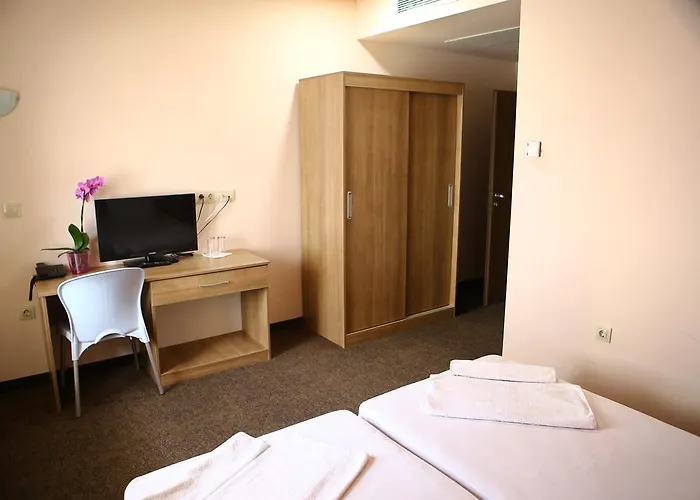 Ξενοδοχείο Iris *